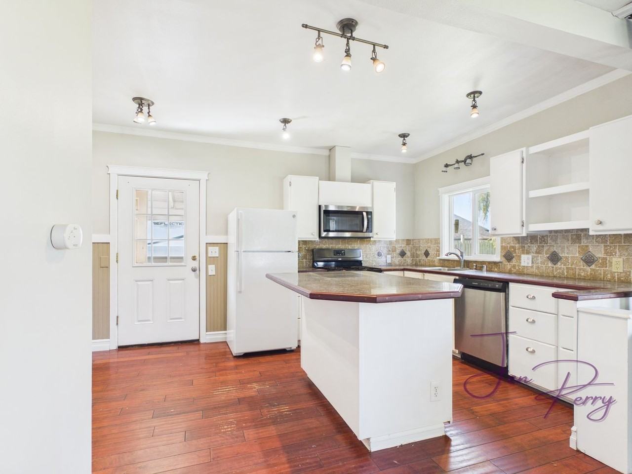1124 E Main St - Photo 4 of 18