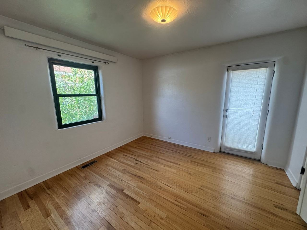 1210 Jackson St Se - Photo 2 of 12