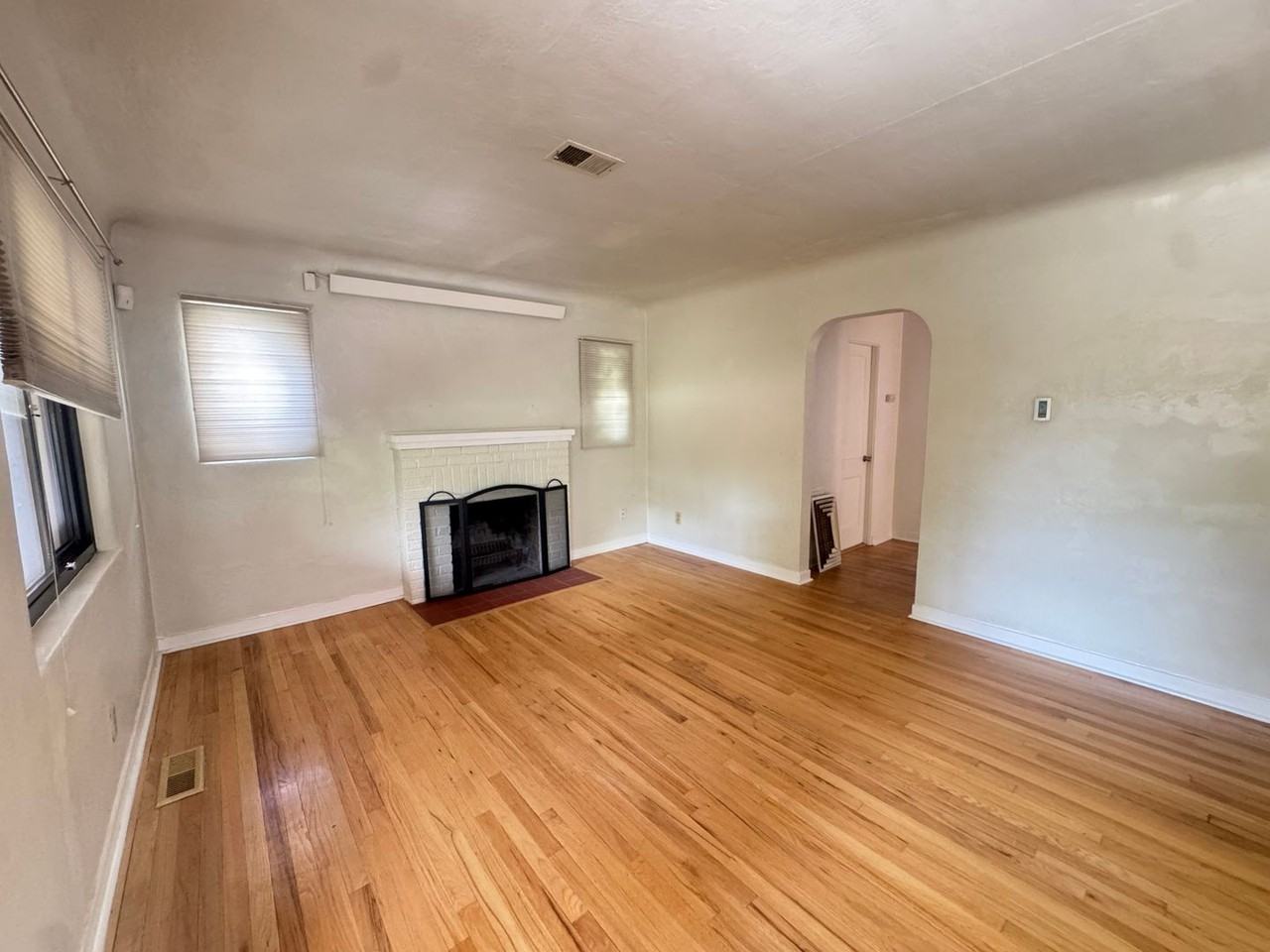 1210 Jackson St Se - Photo 3 of 12