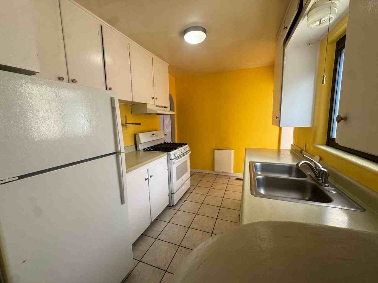 1210 Jackson St Se - Photo 4 of 12