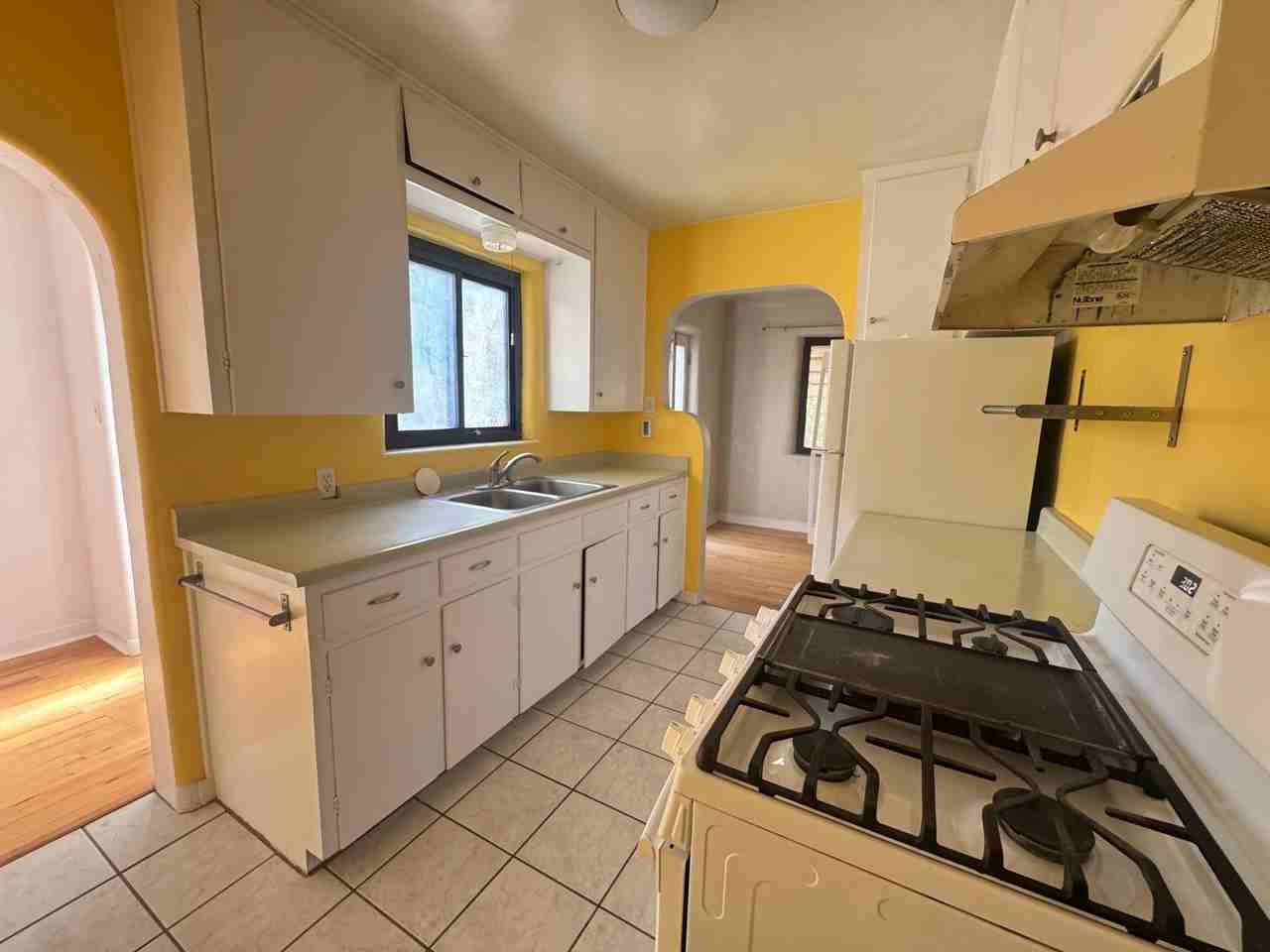 1210 Jackson St Se - Photo 5 of 12