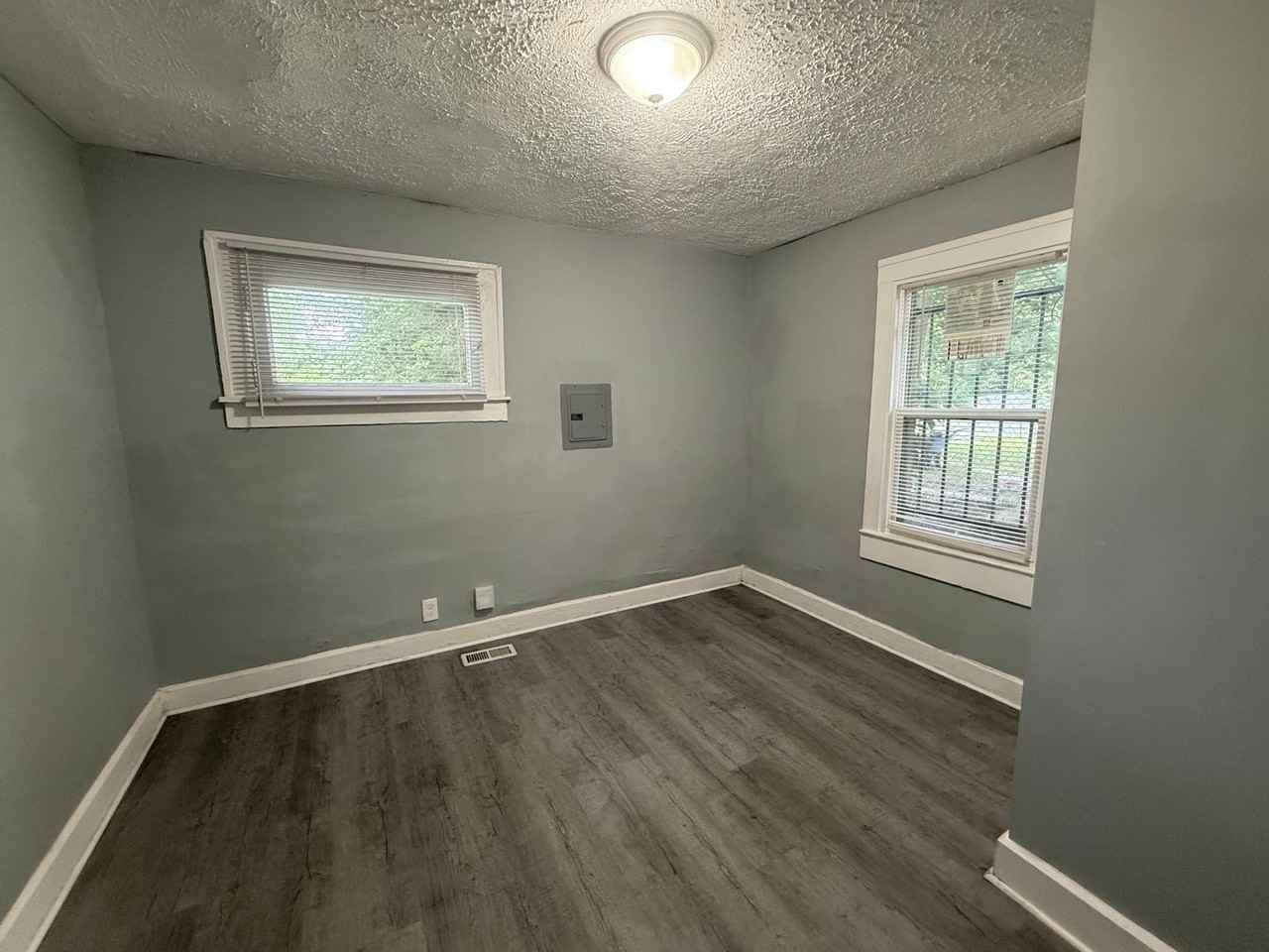 2826 N Denny St #B - Photo 4 of 10