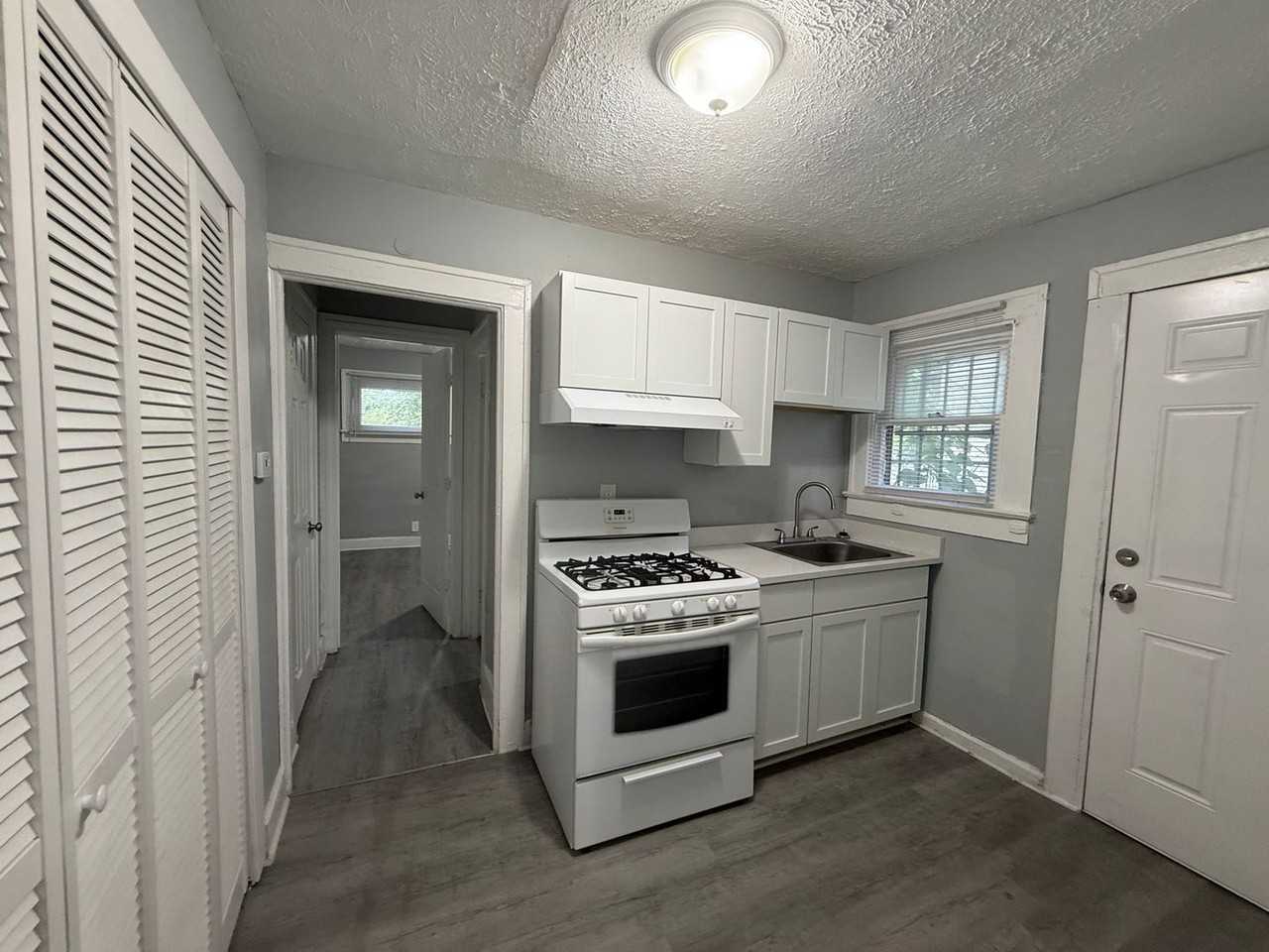 2826 N Denny St #B - Photo 6 of 10