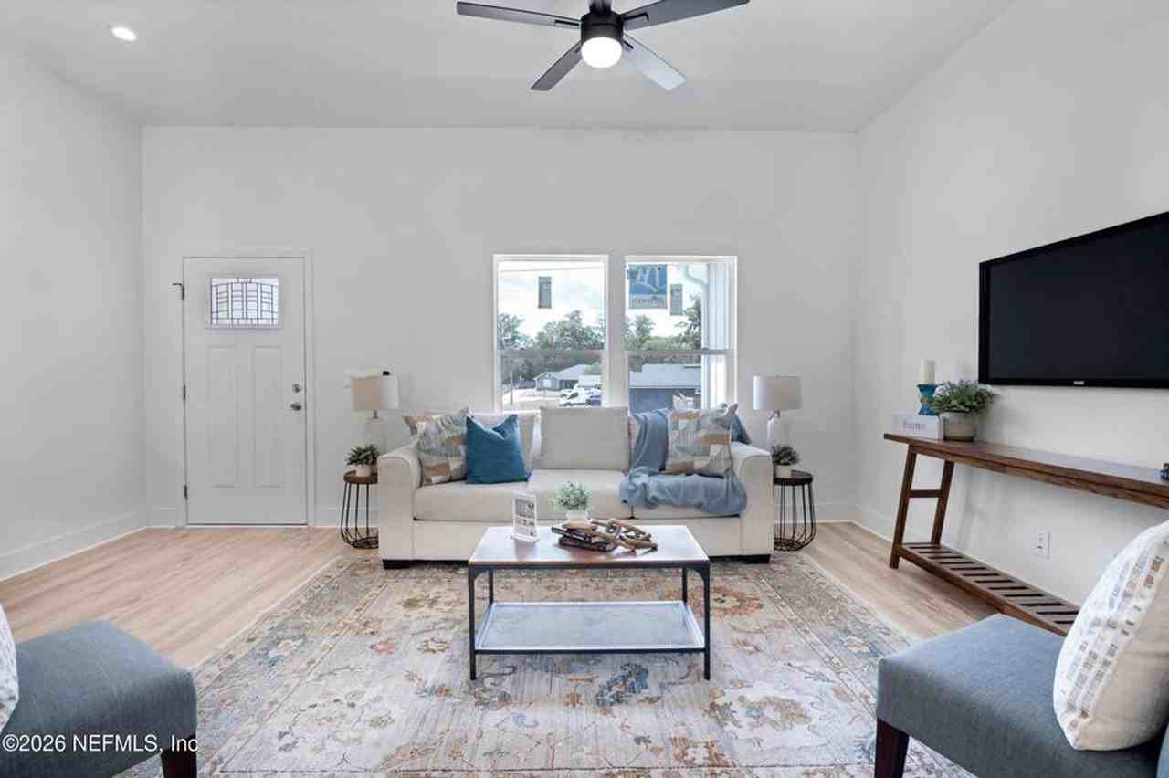 7467 Donald St - Photo 5 of 22