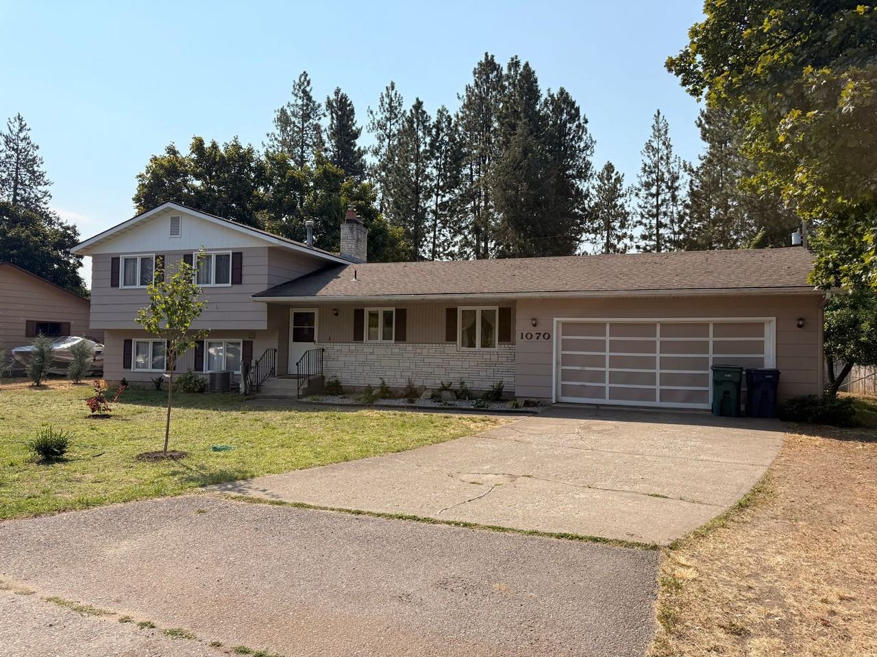 1070 E Margaret Ave - Photo 2 of 29