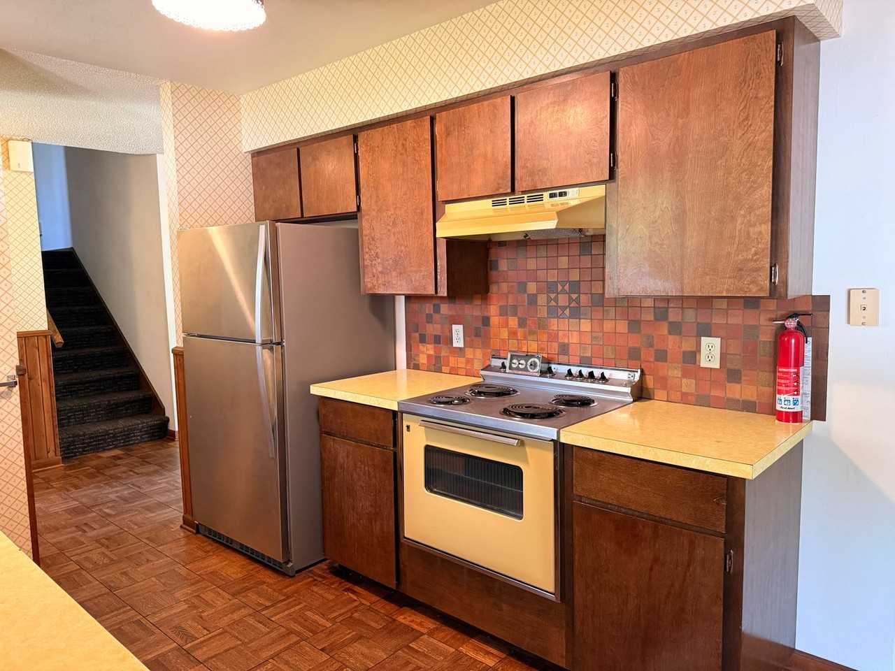 1070 E Margaret Ave - Photo 4 of 29