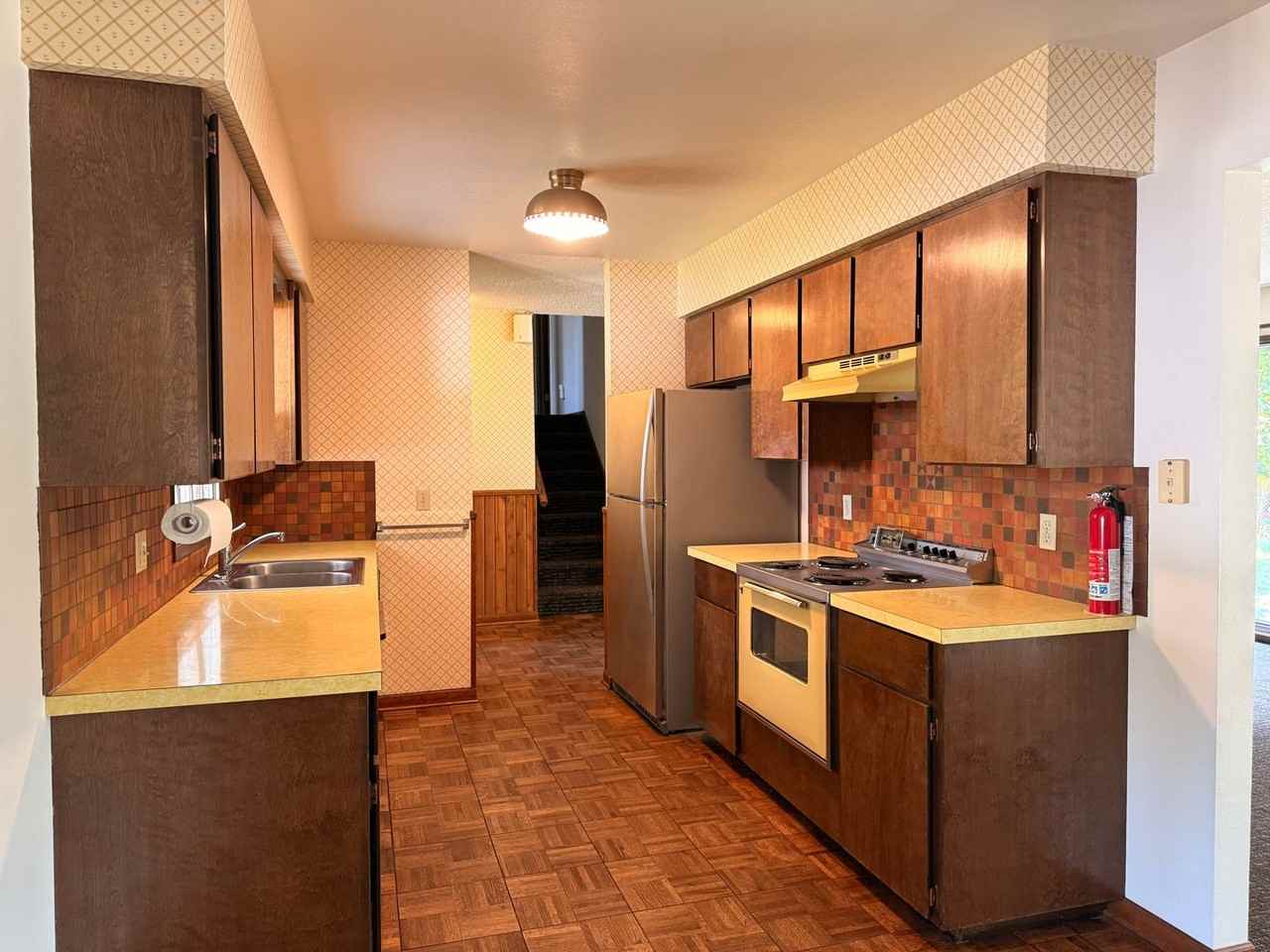 1070 E Margaret Ave - Photo 5 of 29