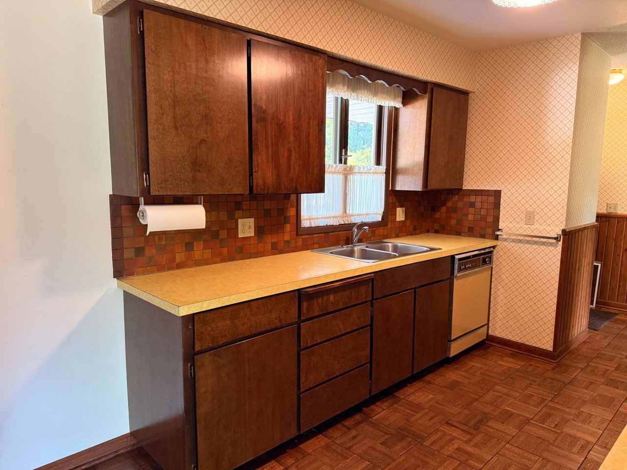 1070 E Margaret Ave - Photo 6 of 29