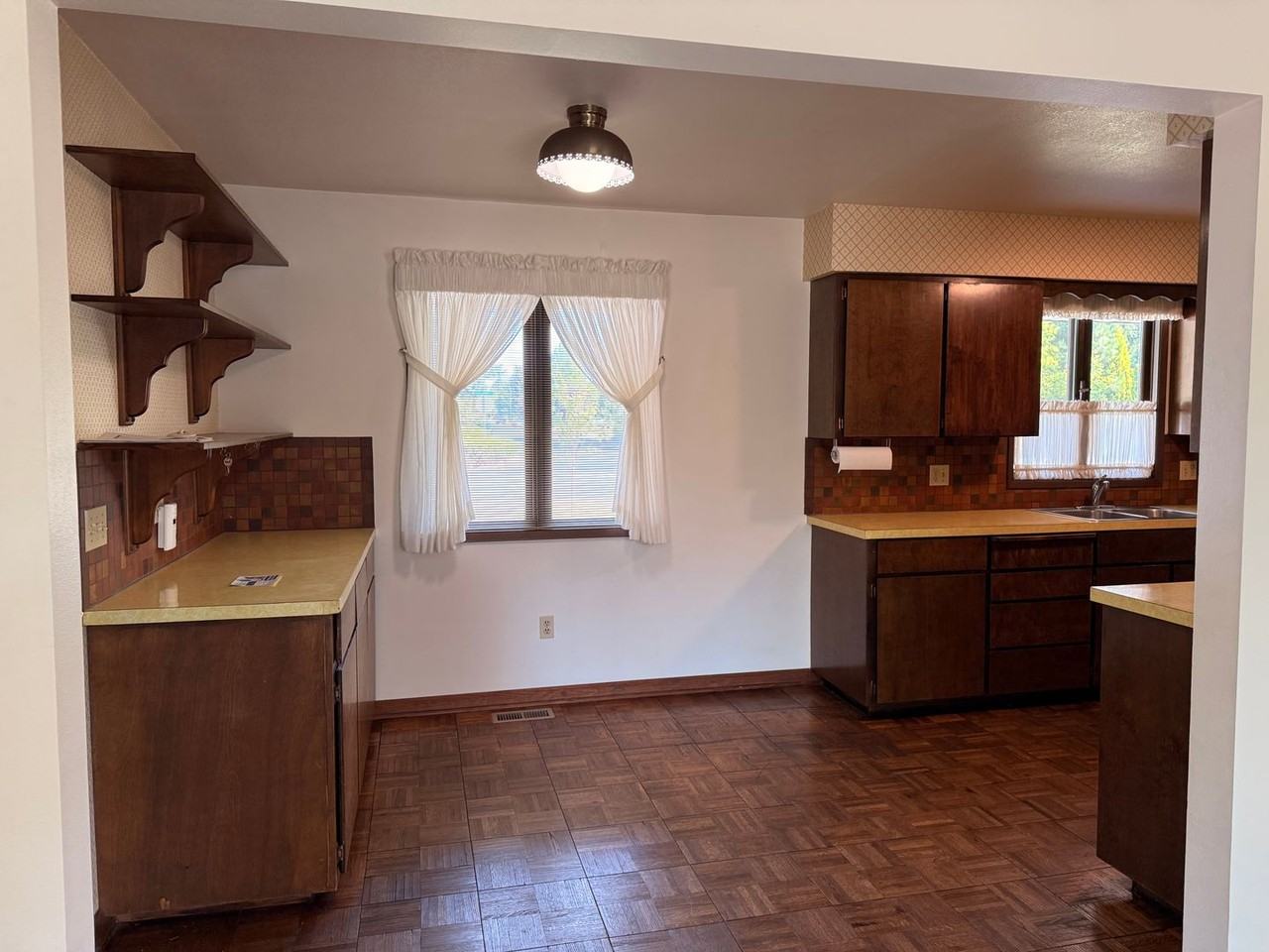 1070 E Margaret Ave - Photo 7 of 29