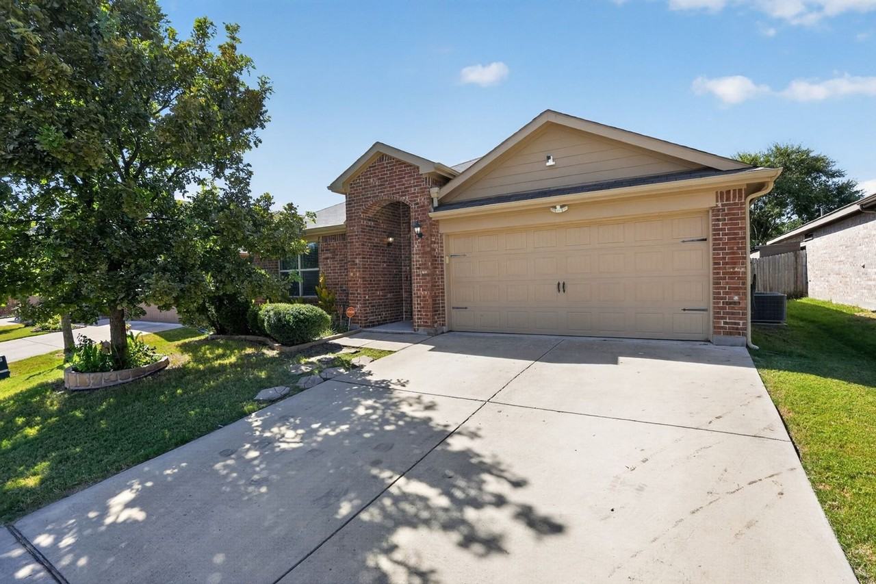 633 River Rock Dr - Photo 2 of 32