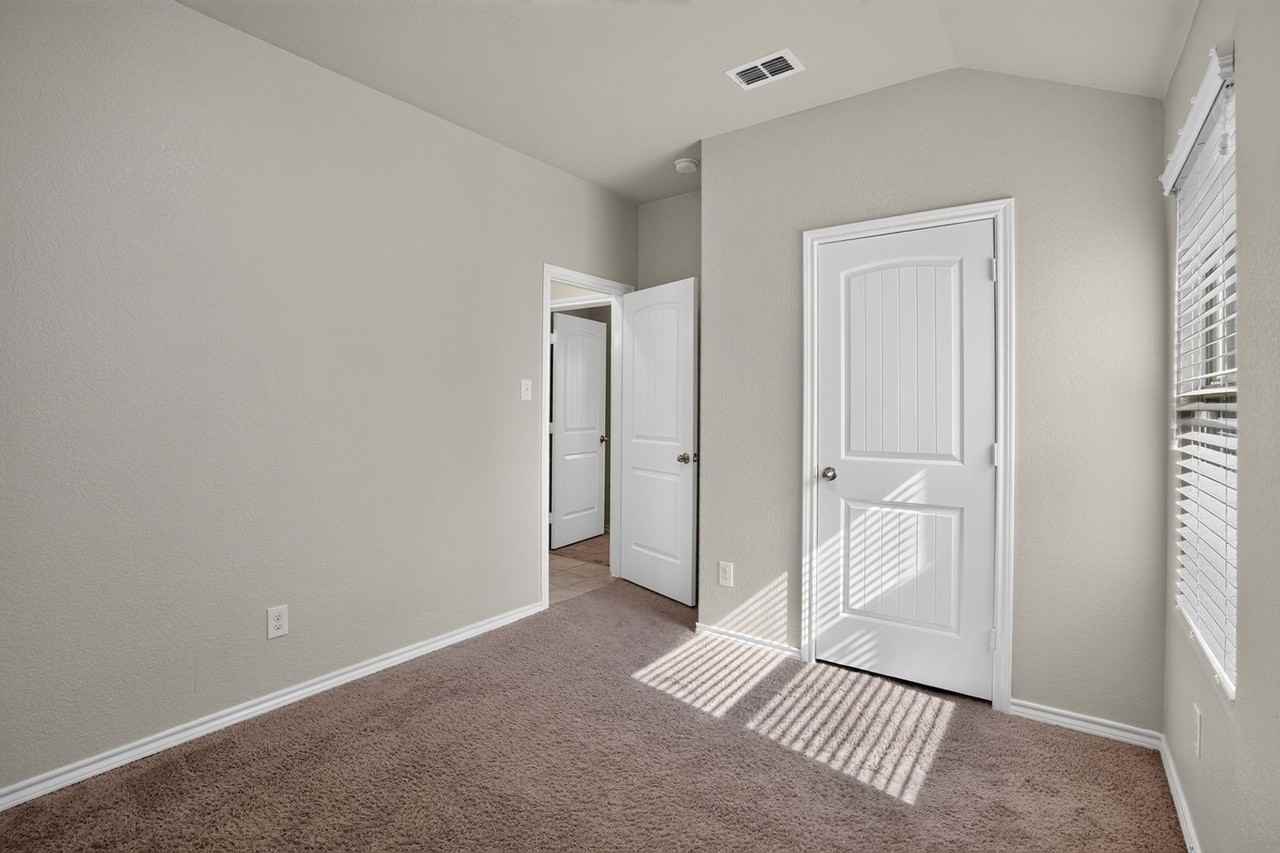 633 River Rock Dr - Photo 7 of 32