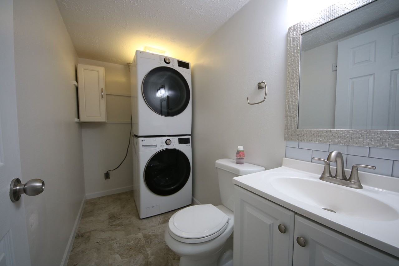 1003 Avenue H - Photo 7 of 21
