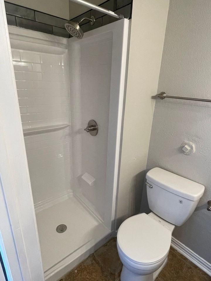 722 W Collins St - Photo 3 of 16
