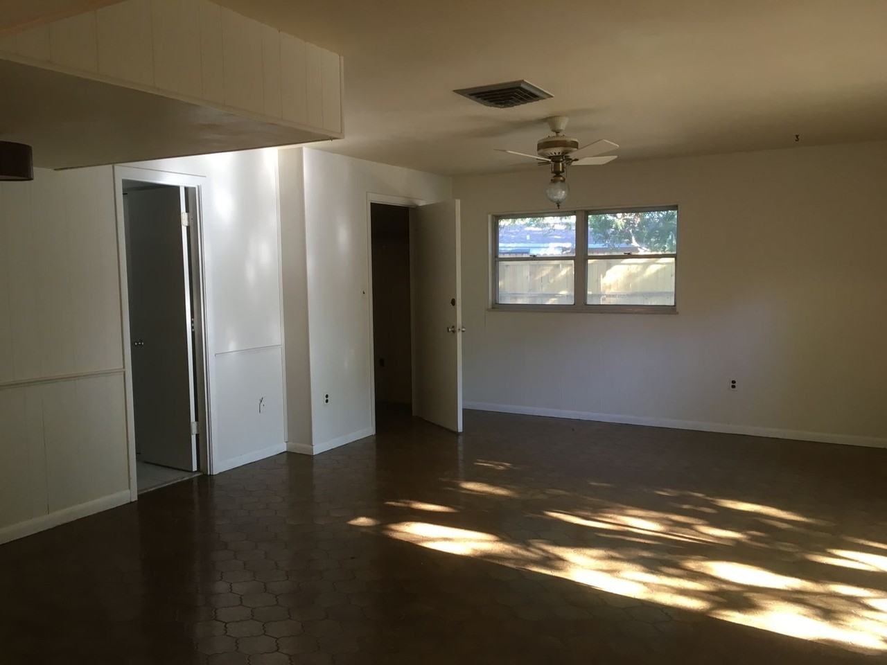 5045 Brookmeade Dr - Photo 3 of 8