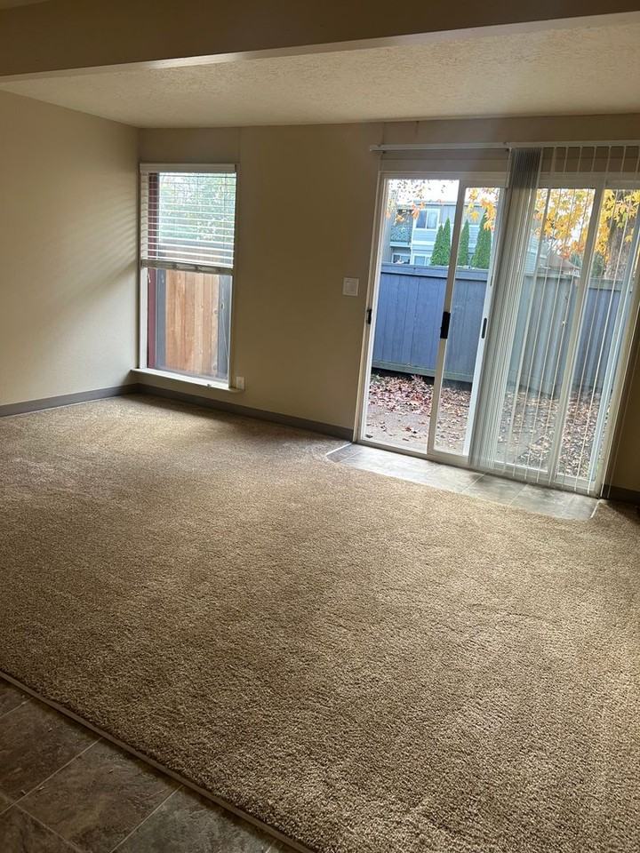 981 Nw Circle Blvd #C2 - Photo 3 of 8