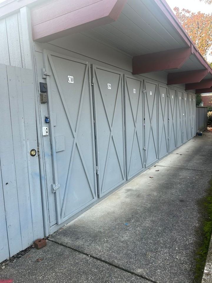 981 Nw Circle Blvd #C2 - Photo 7 of 8