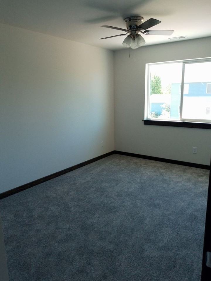 1516 Butler Creek Ave - Photo 5 of 14