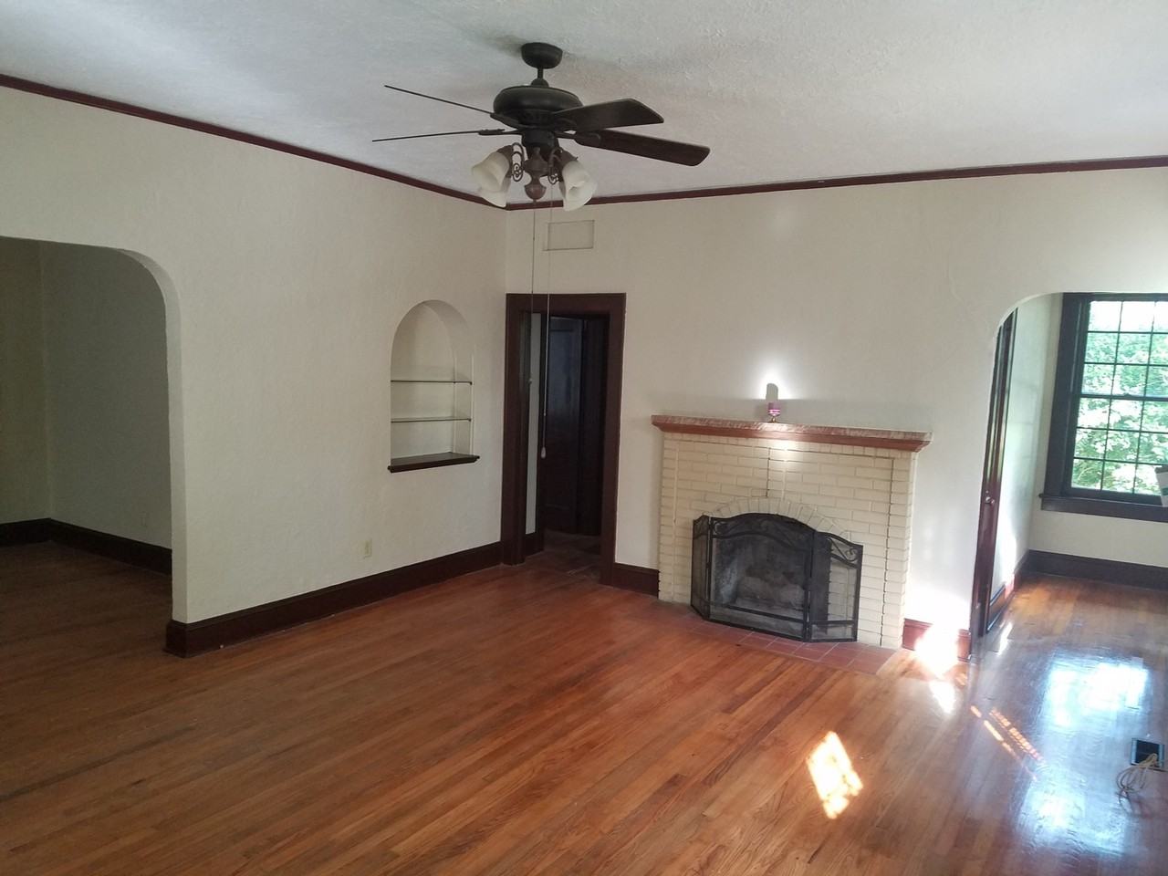 525 Oakland Ave E - Photo 3 of 19