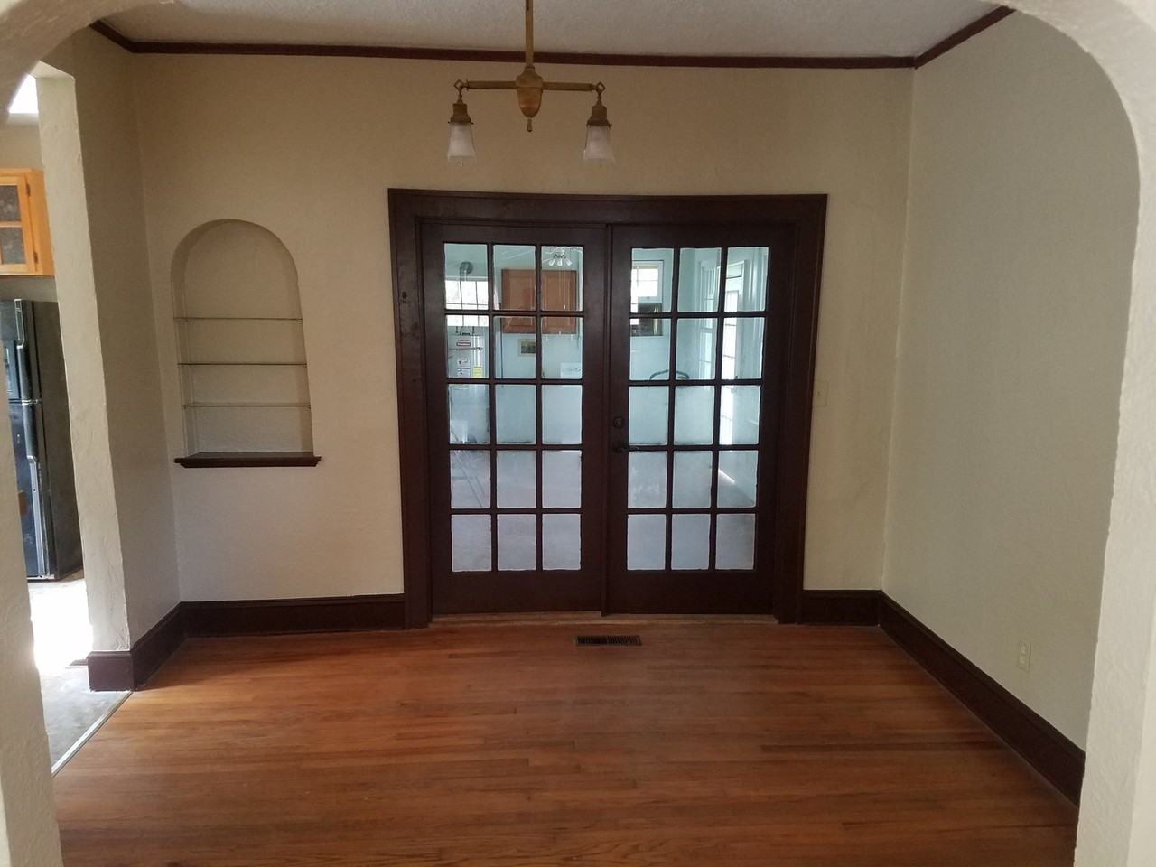 525 Oakland Ave E - Photo 5 of 19