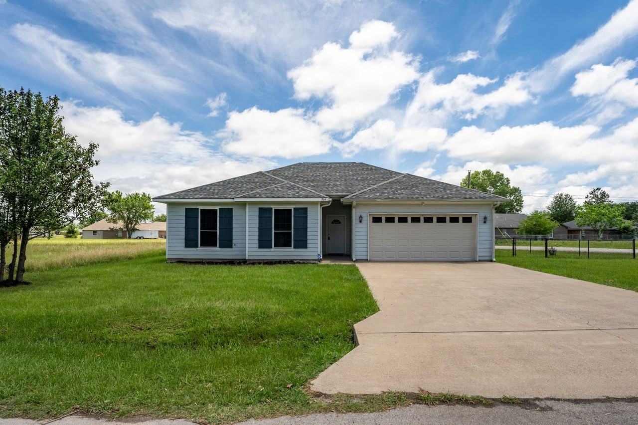 304 Port Dr - Photo 3 of 26