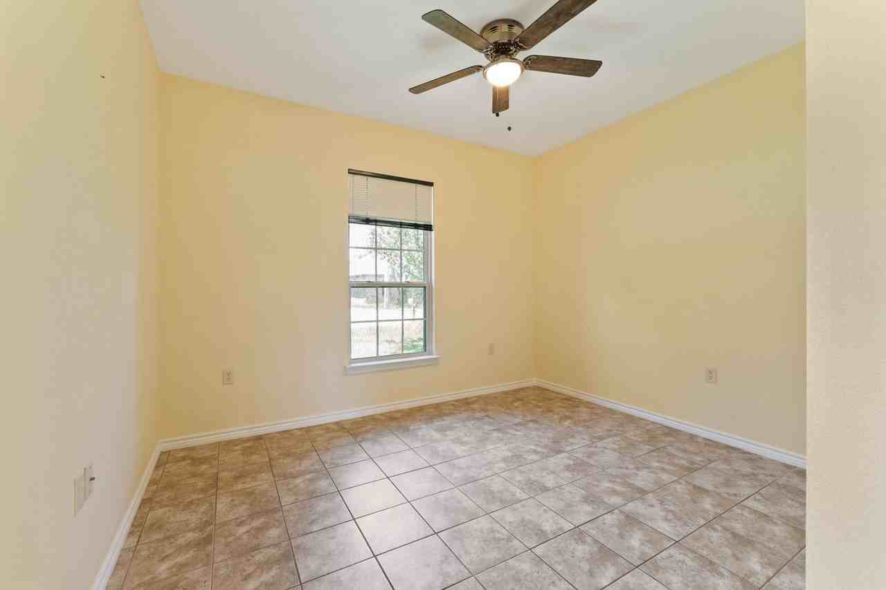 304 Port Dr - Photo 5 of 26