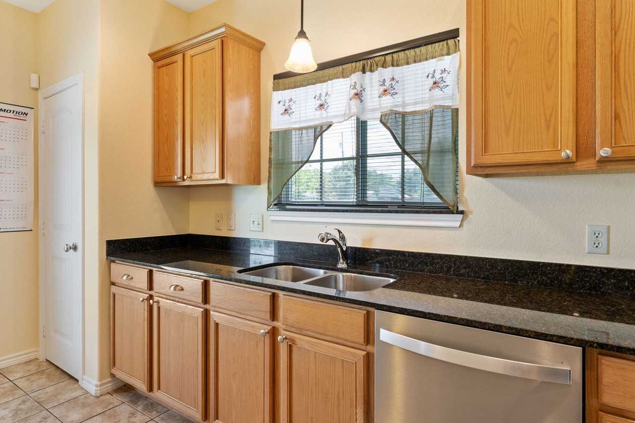 304 Port Dr - Photo 7 of 26