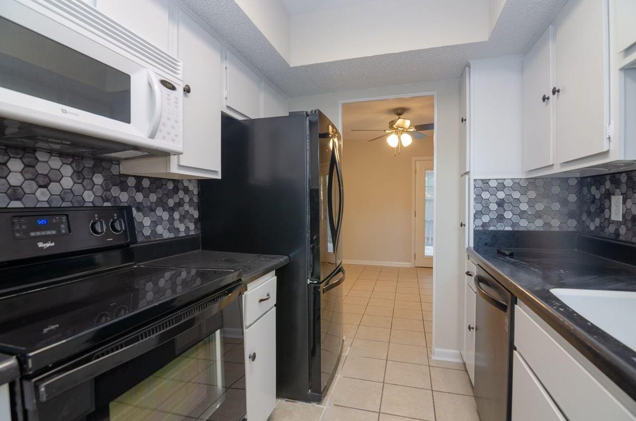 2 Hickory Ct - Photo 4 of 14