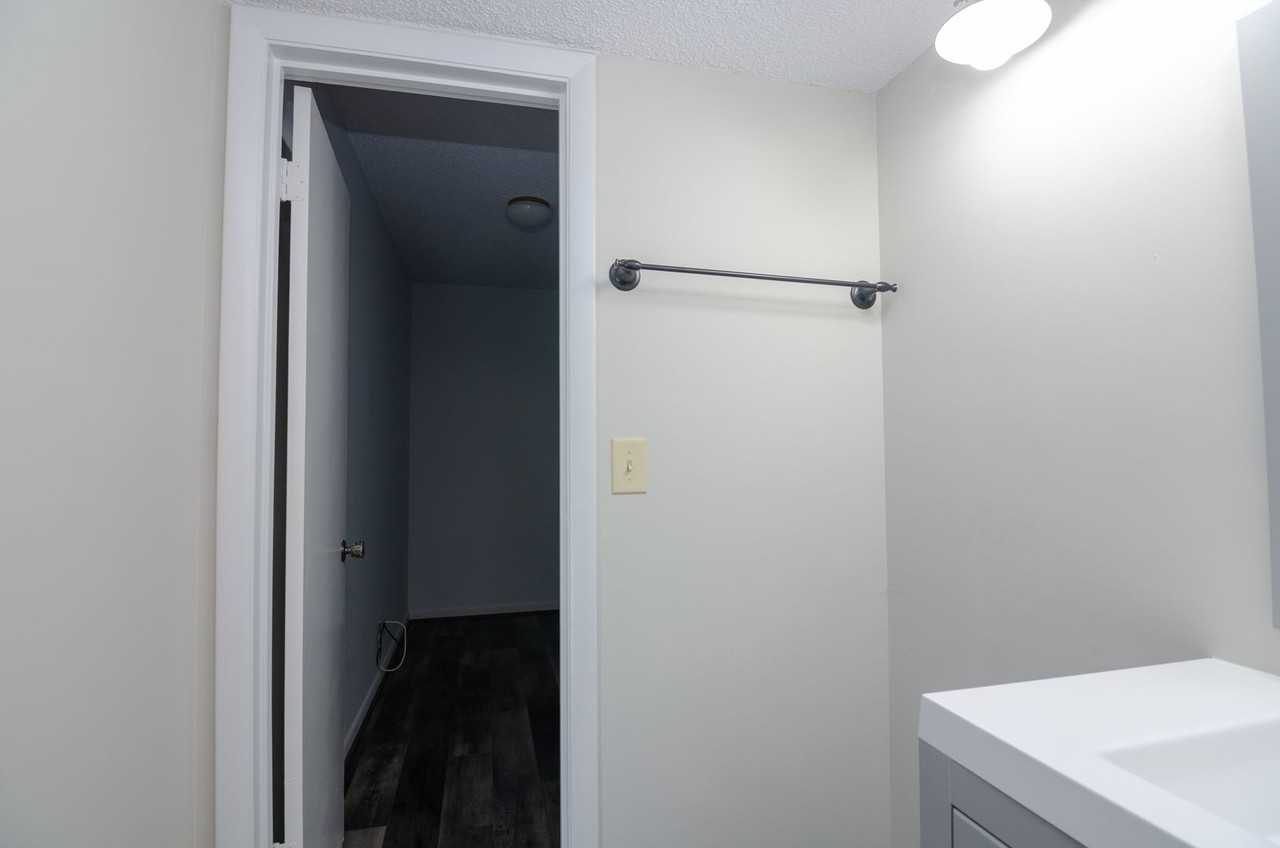 2 Hickory Ct - Photo 5 of 14