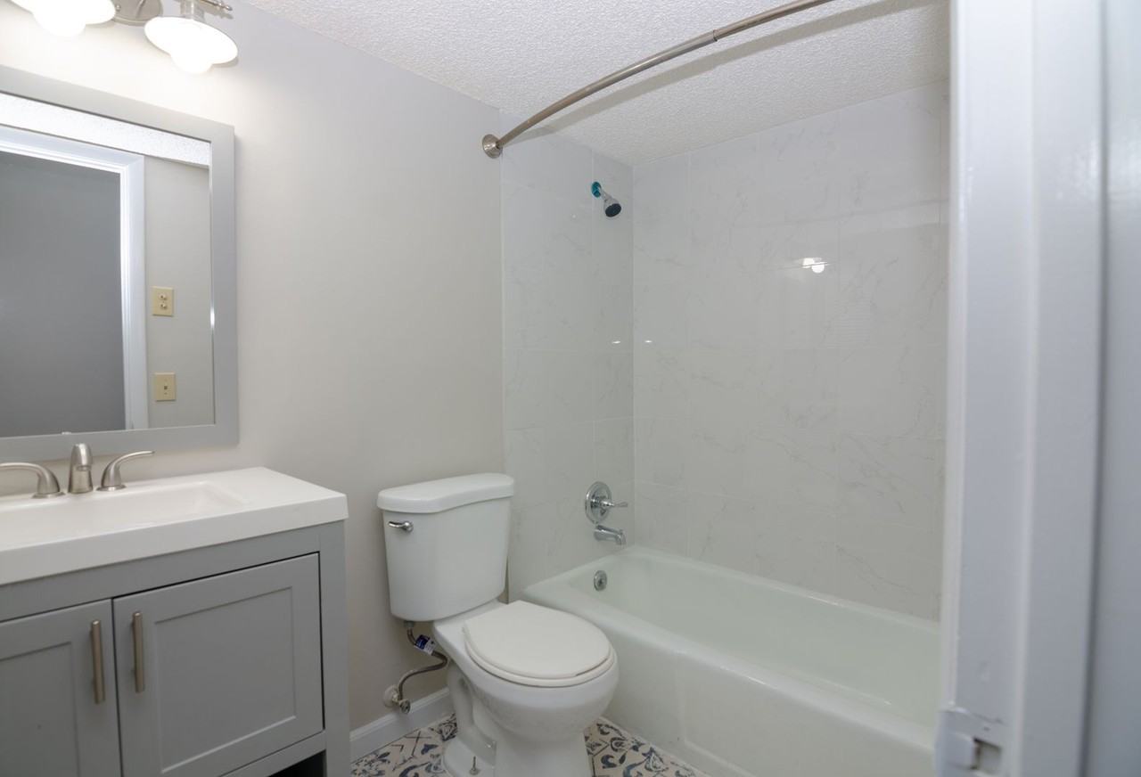 2 Hickory Ct - Photo 6 of 14