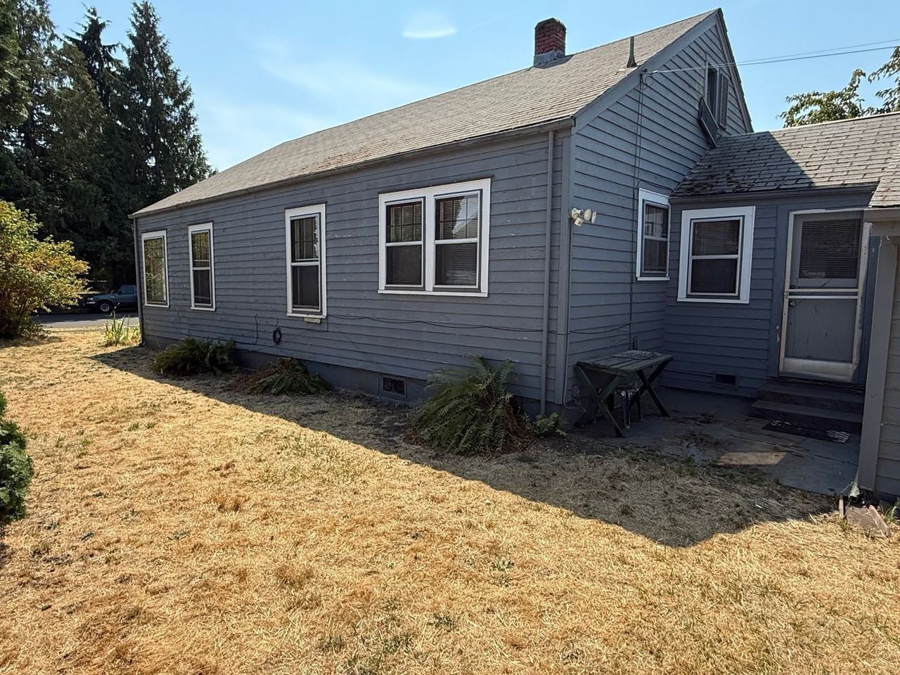844 D St - Photo 3 of 44