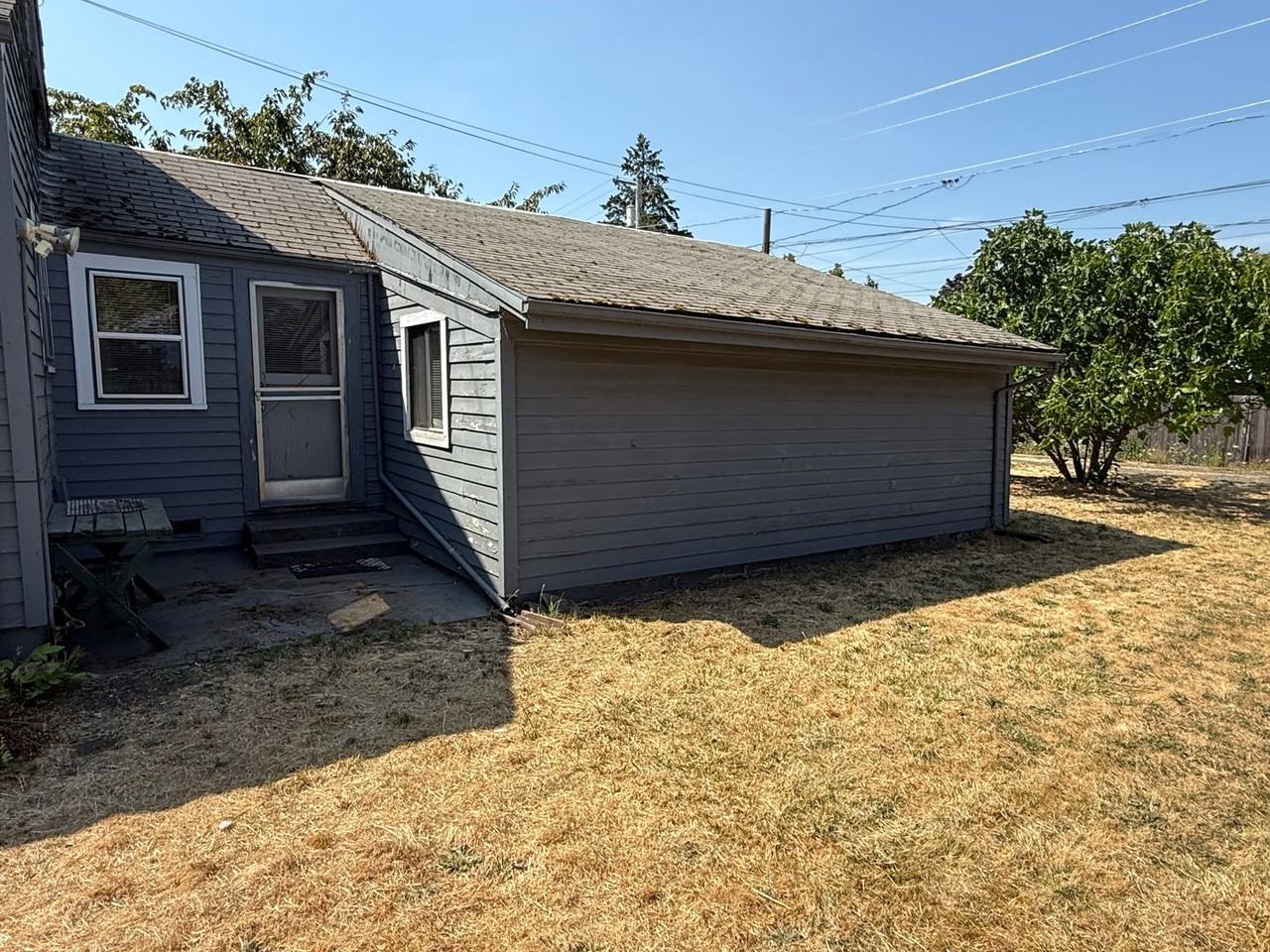 844 D St - Photo 4 of 44
