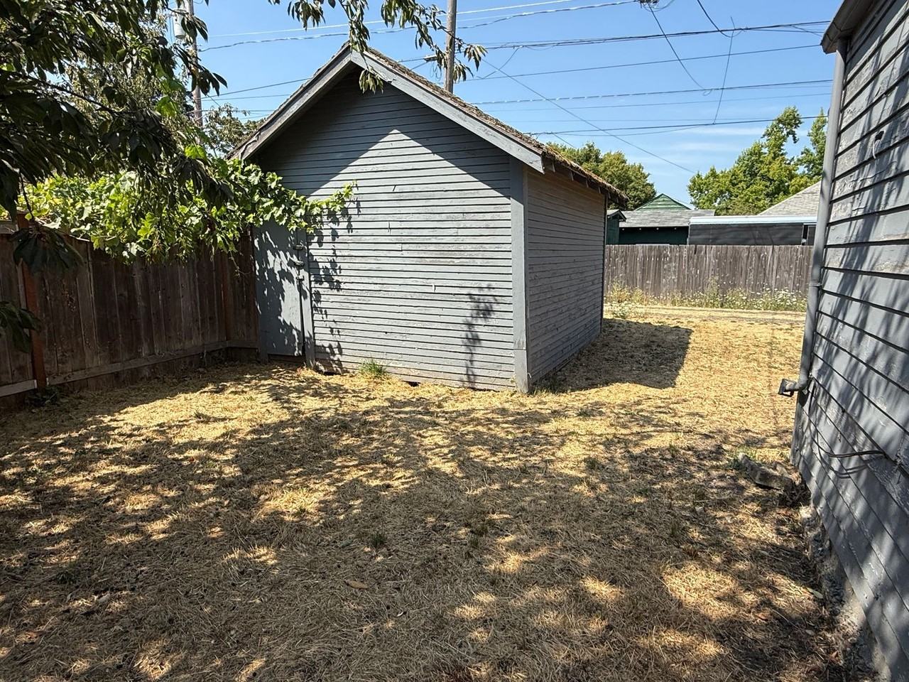844 D St - Photo 6 of 44