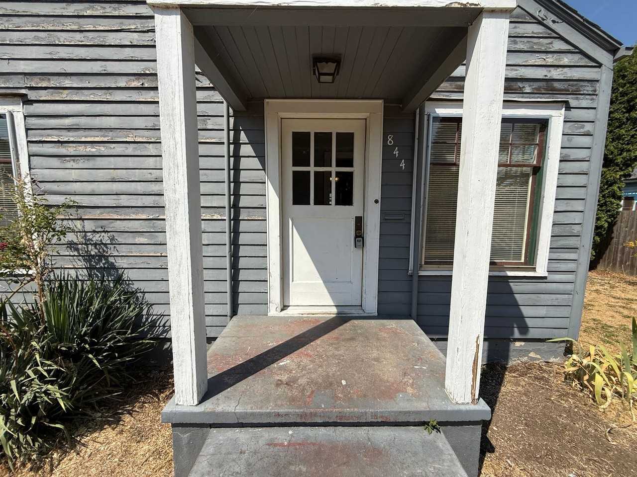 844 D St - Photo 7 of 44