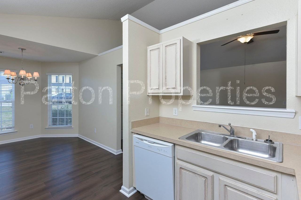 295 Legend Oaks Dr - Photo 6 of 18