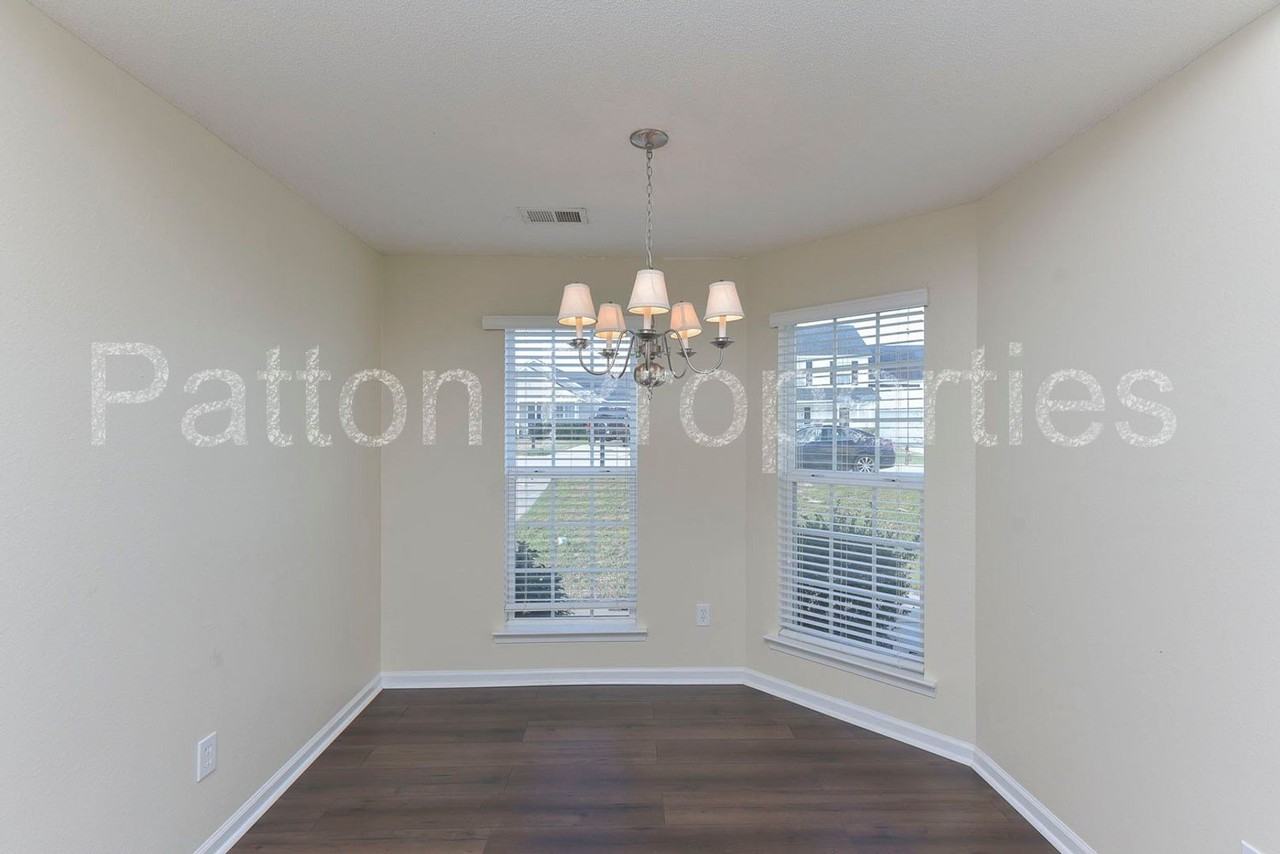 295 Legend Oaks Dr - Photo 7 of 18