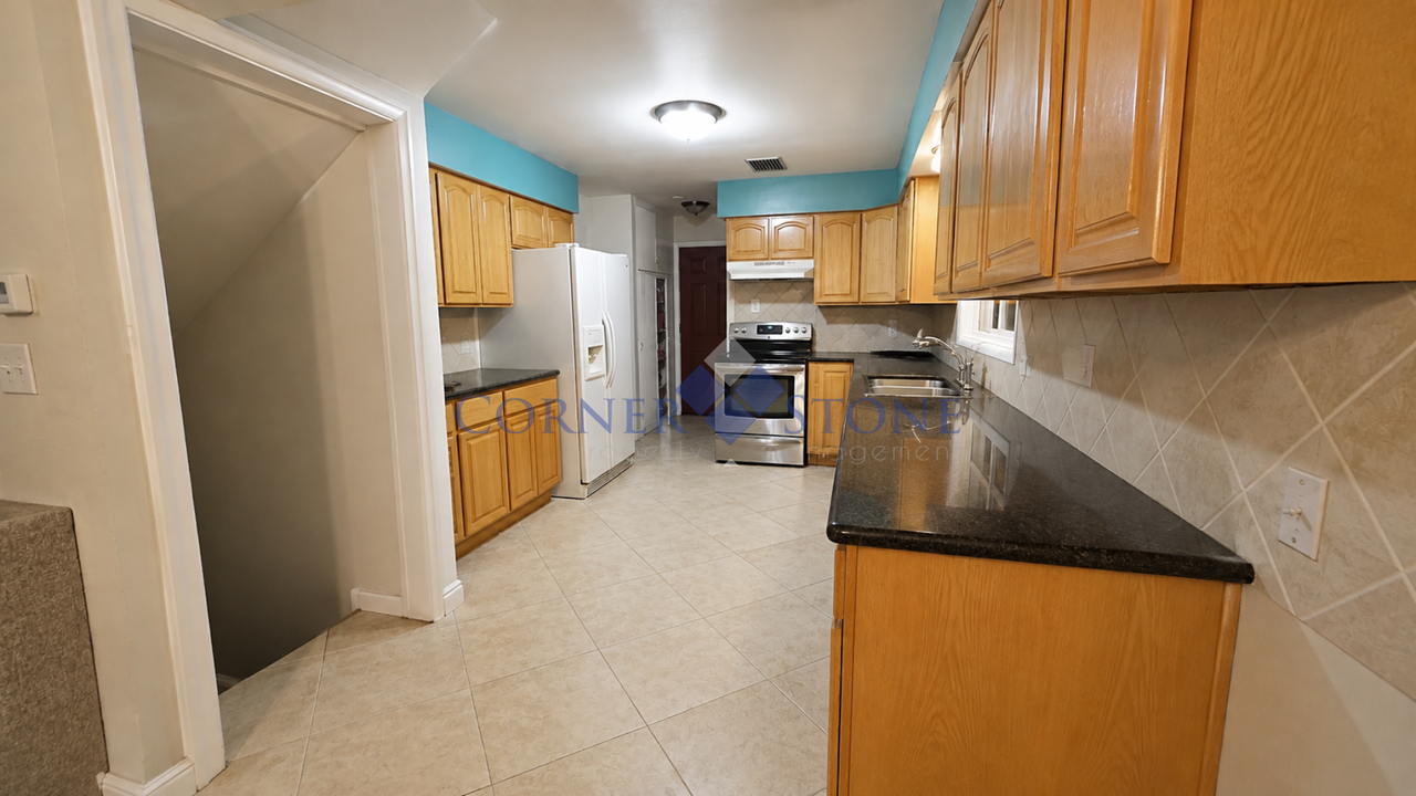 615 Stadium St - Photo 3 of 16