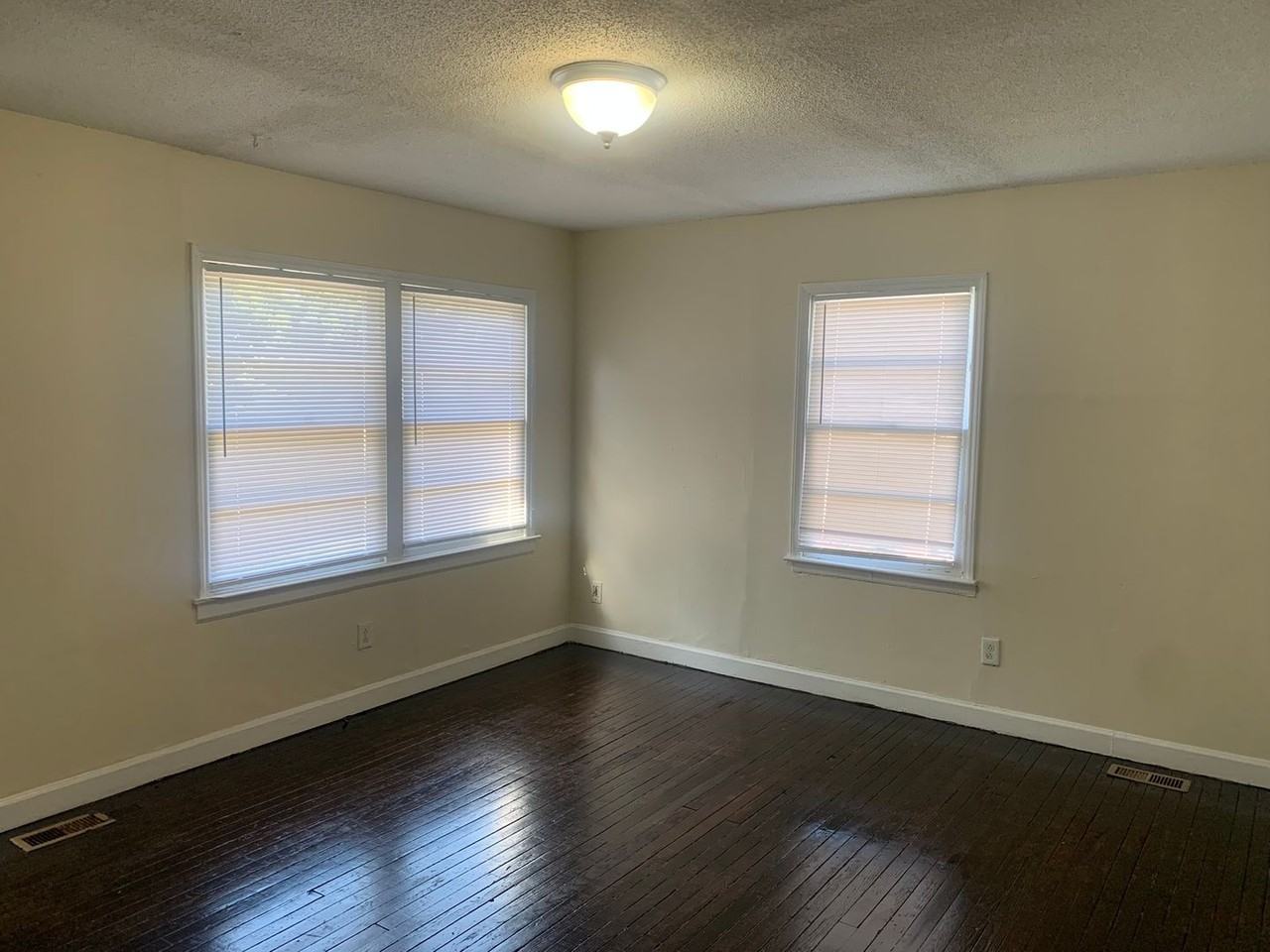 914 Wainwright Ave - Photo 2 of 8
