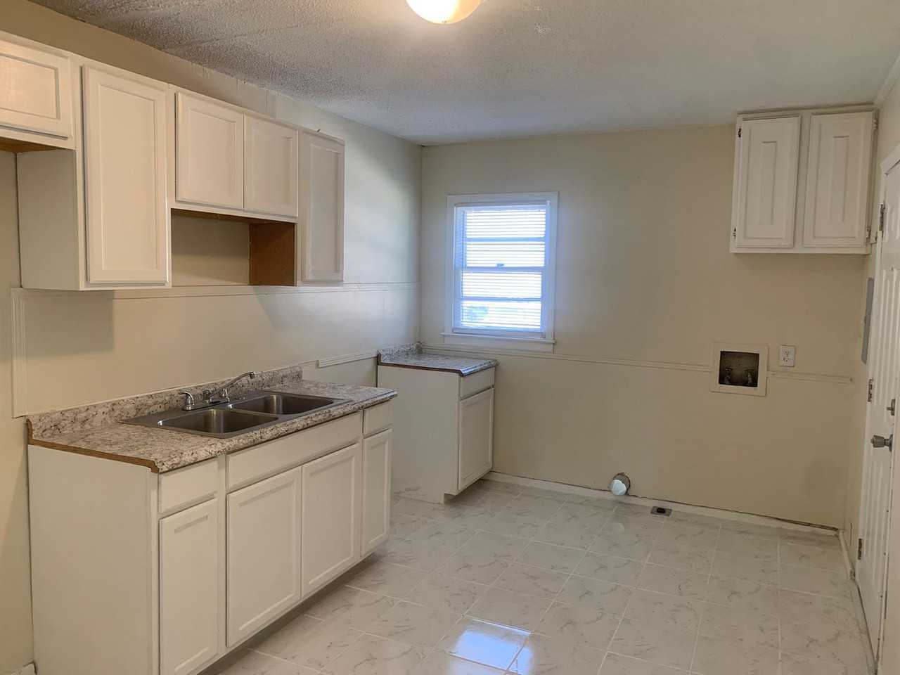 914 Wainwright Ave - Photo 3 of 8