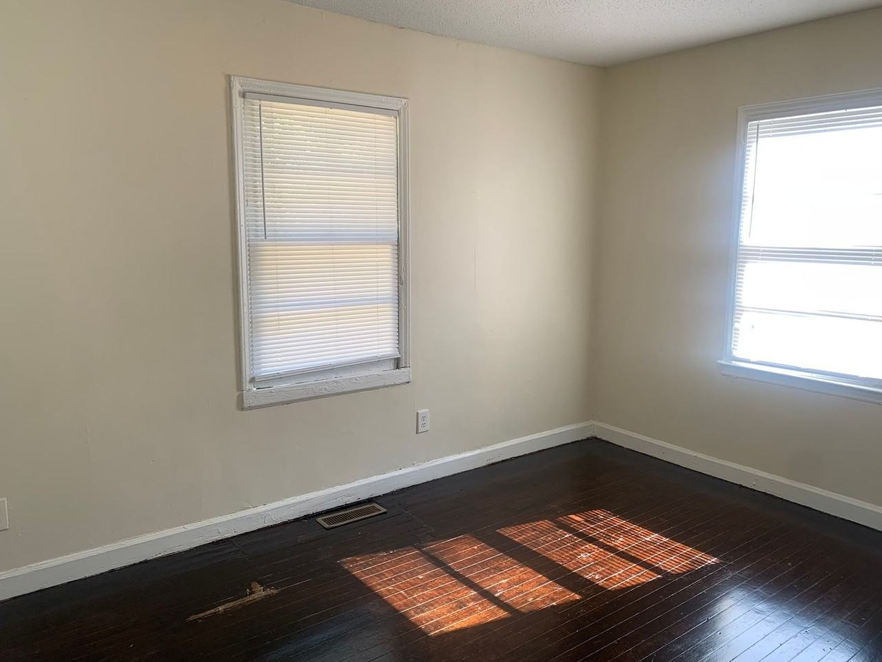 914 Wainwright Ave - Photo 5 of 8
