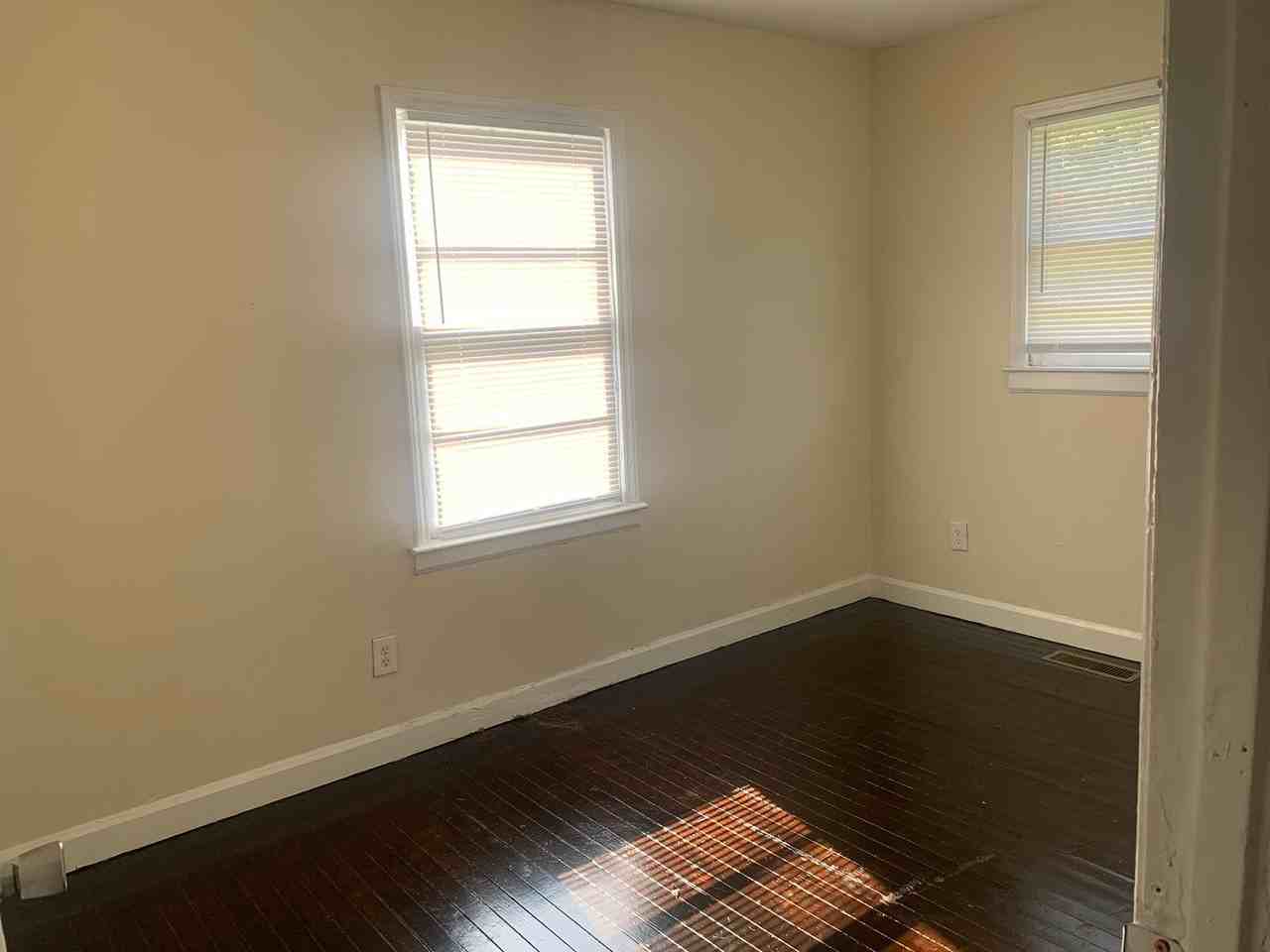 914 Wainwright Ave - Photo 6 of 8