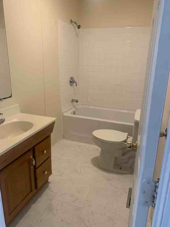 914 Wainwright Ave - Photo 7 of 8