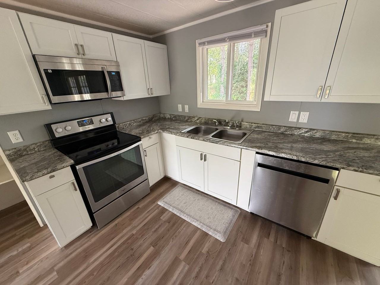 1031 Fuller Ave - Photo 3 of 11
