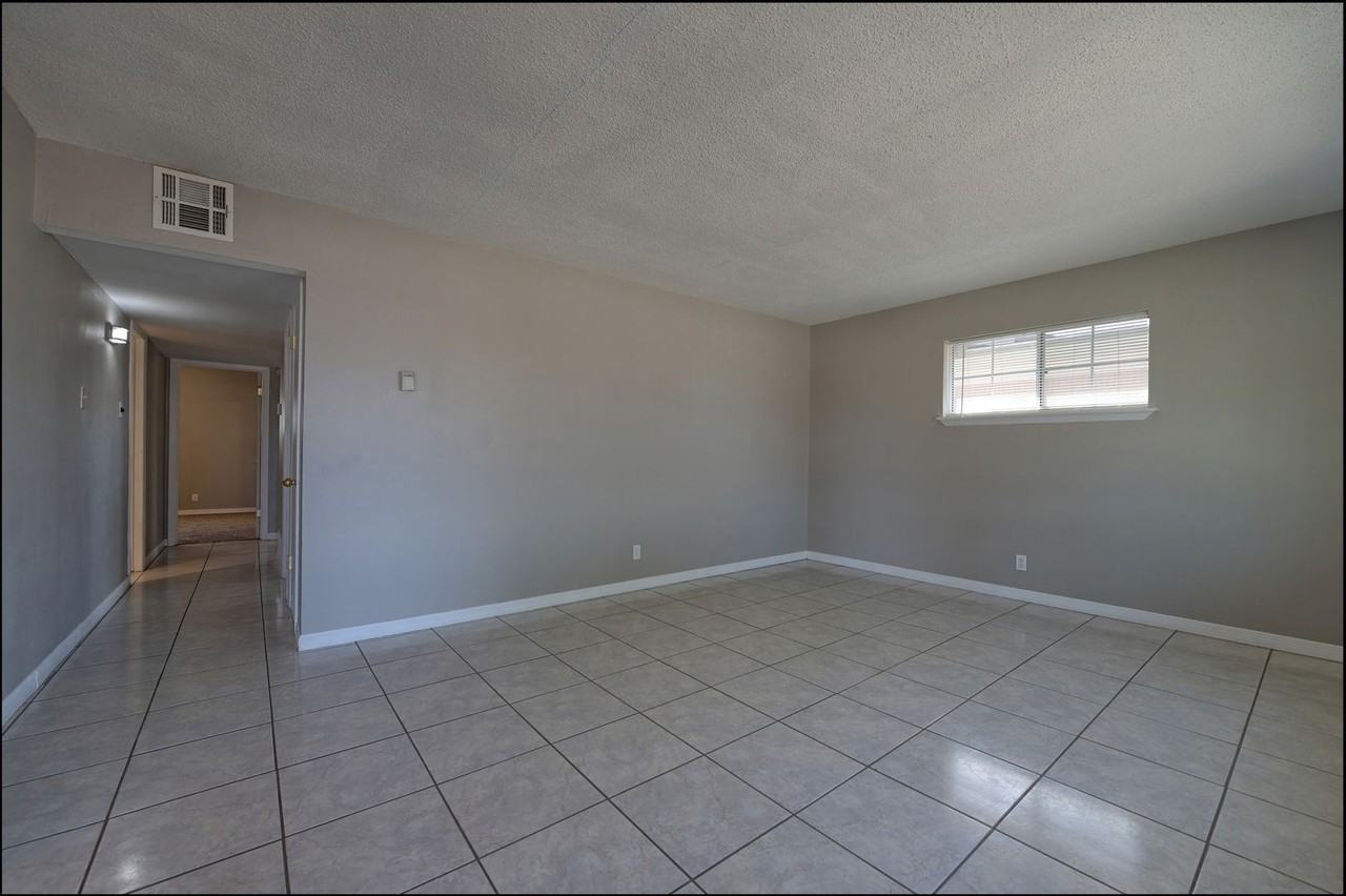 3208 Kirkcaldy Rd - Photo 7 of 45