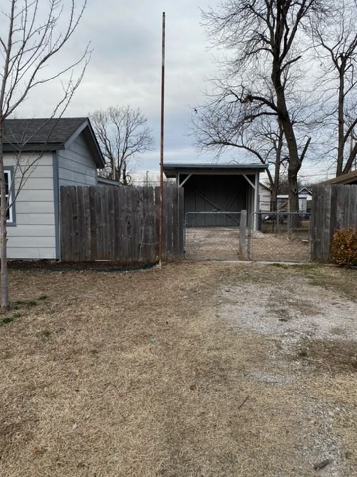 3943 W 8th St - Photo 5 of 9