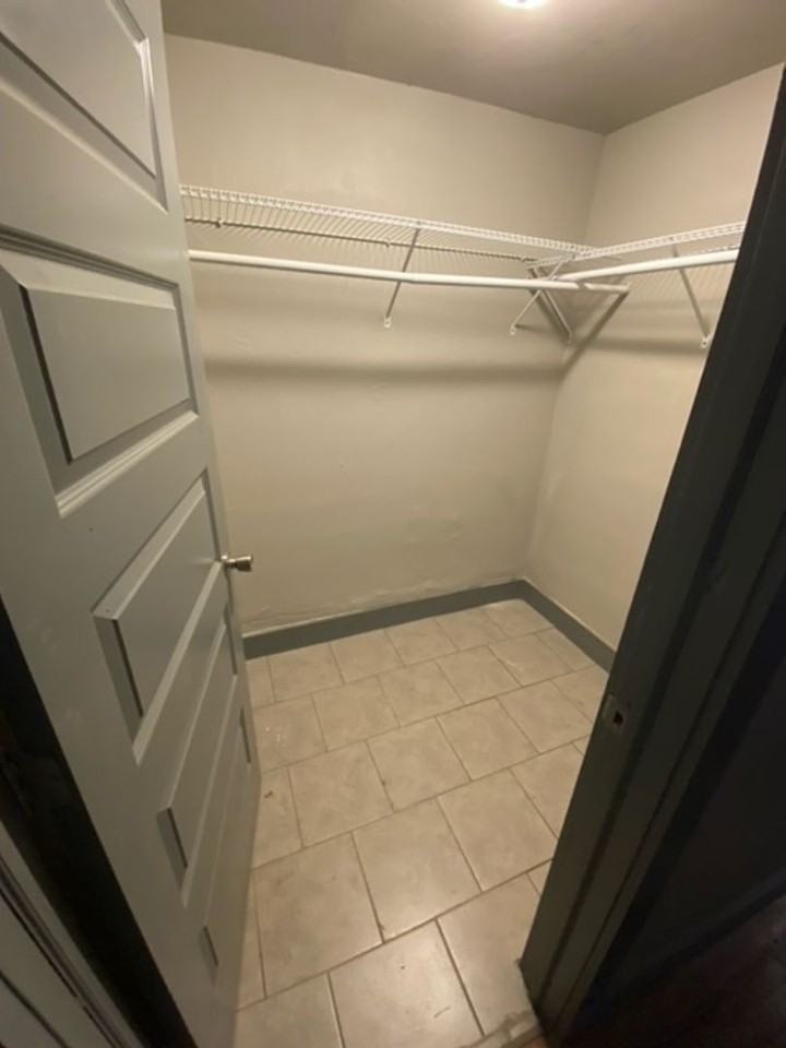 3943 W 8th St - Photo 6 of 9