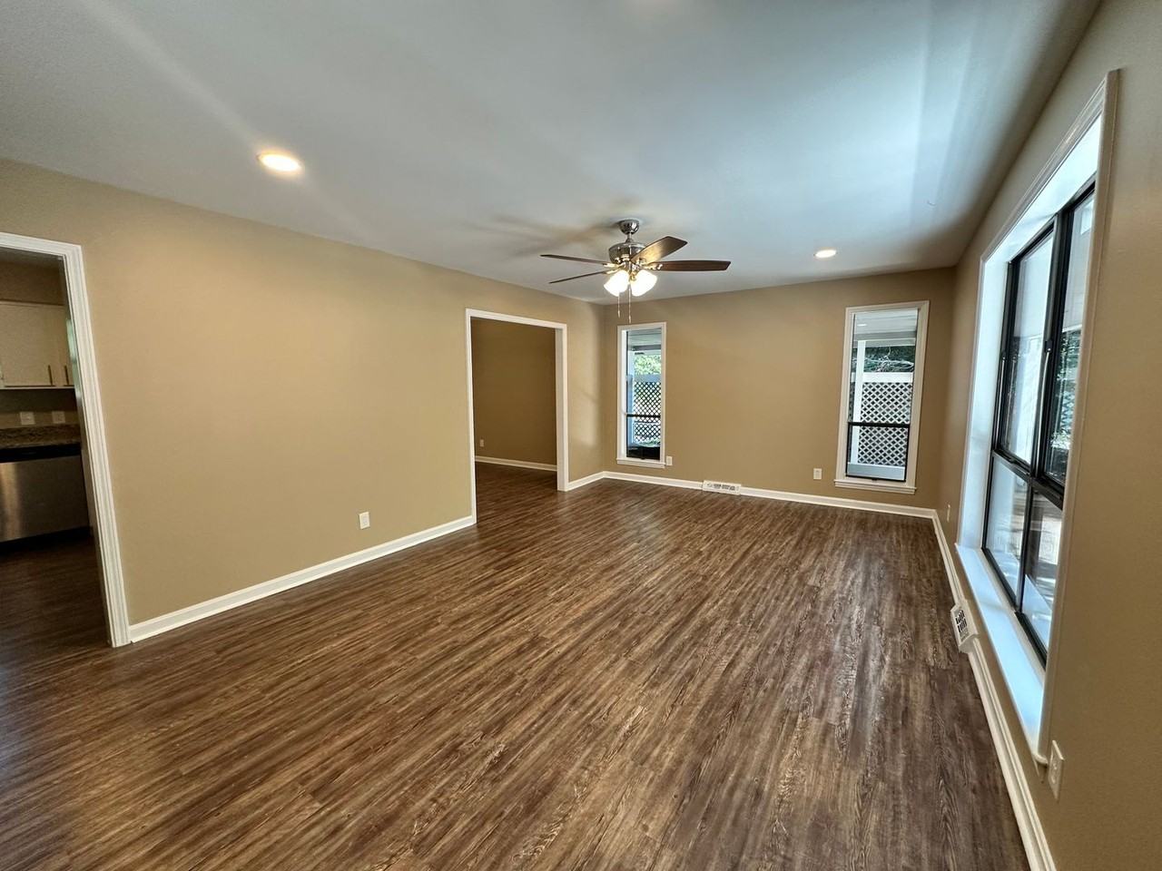16079 Molokai Dr - Photo 5 of 38