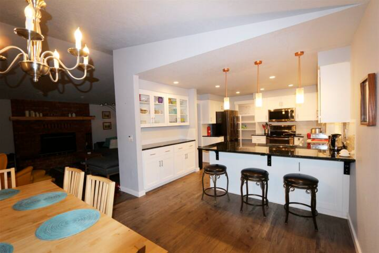 2114 W 6th St - Photo 6 of 18