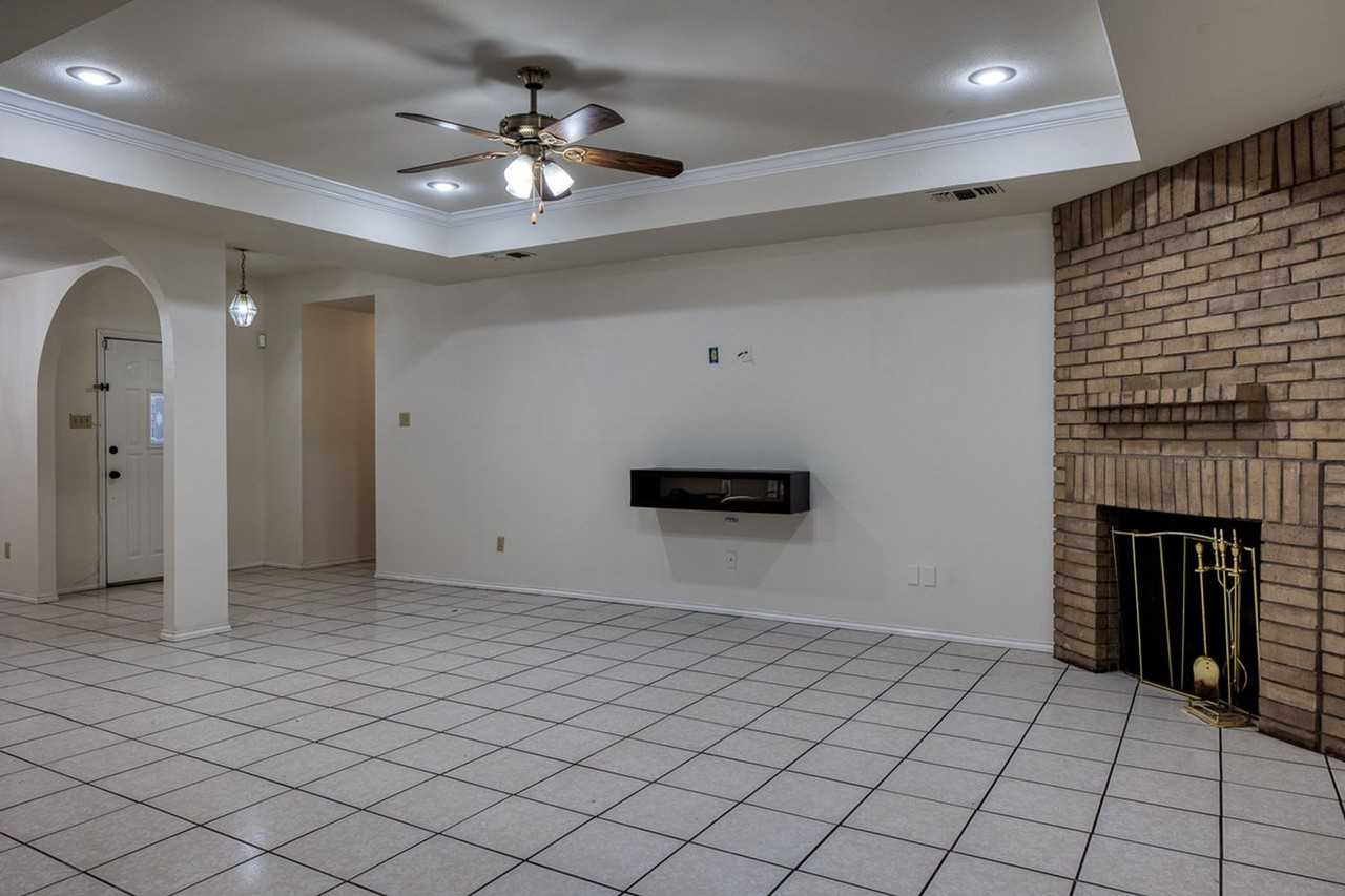 109 Burwood Ln - Photo 3 of 14