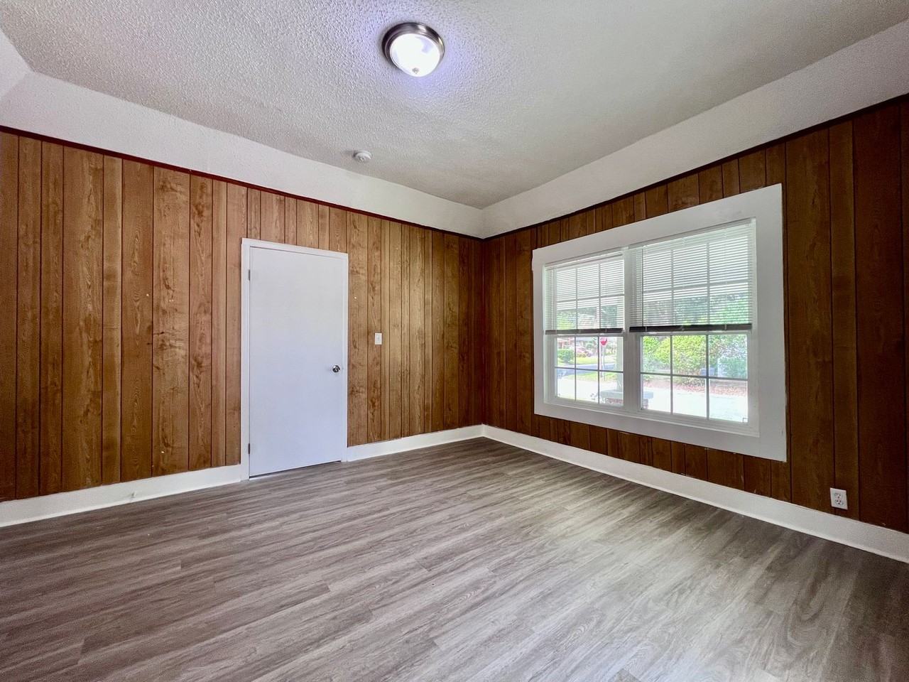 4118 Columbia Ave - Photo 4 of 13