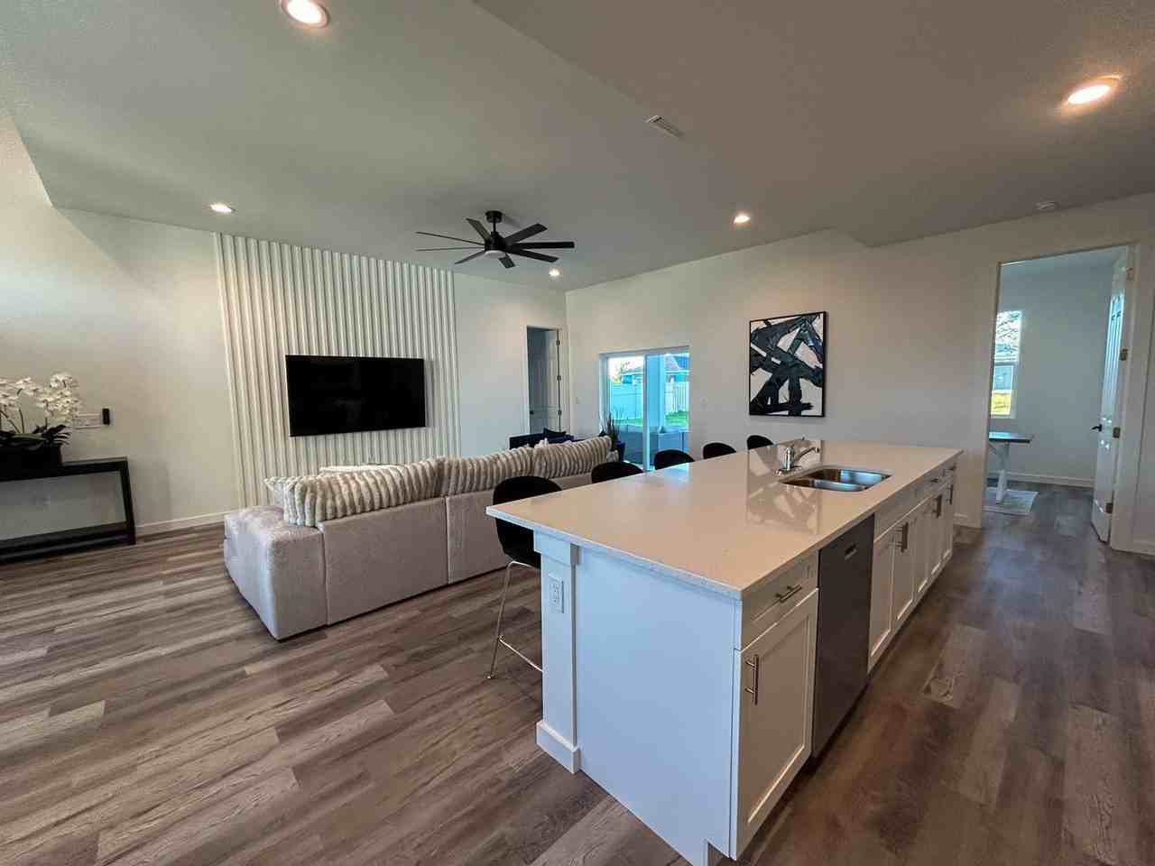 328 Nw 6th Ave - Photo 4 of 11